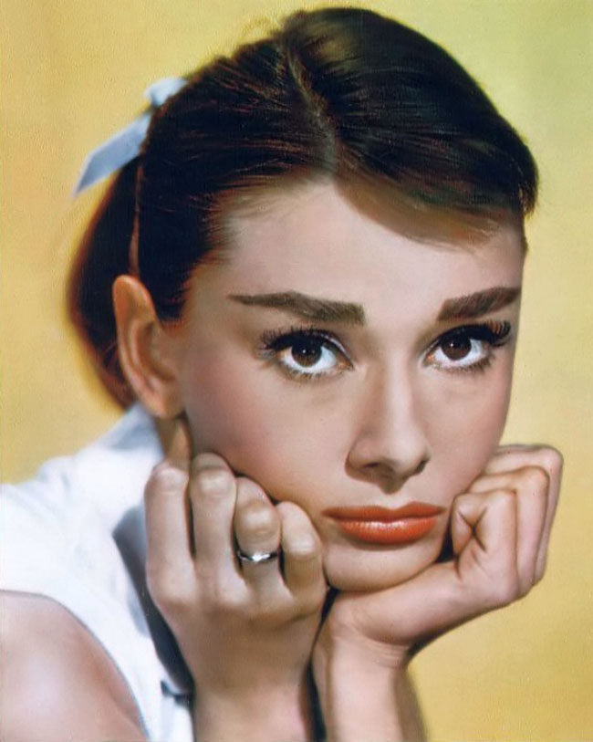 1950 fashion  audrey-hepburn-circa-1956-01.jpg