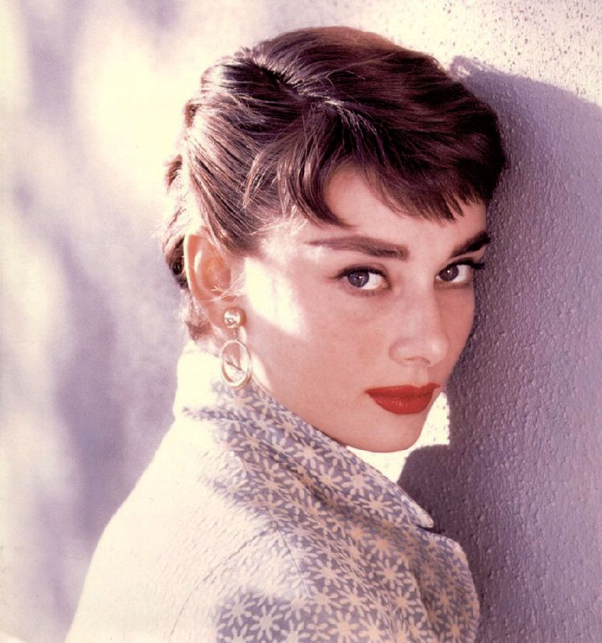 1950 fashion  audrey-hepburn-circa-1956-03.jpg