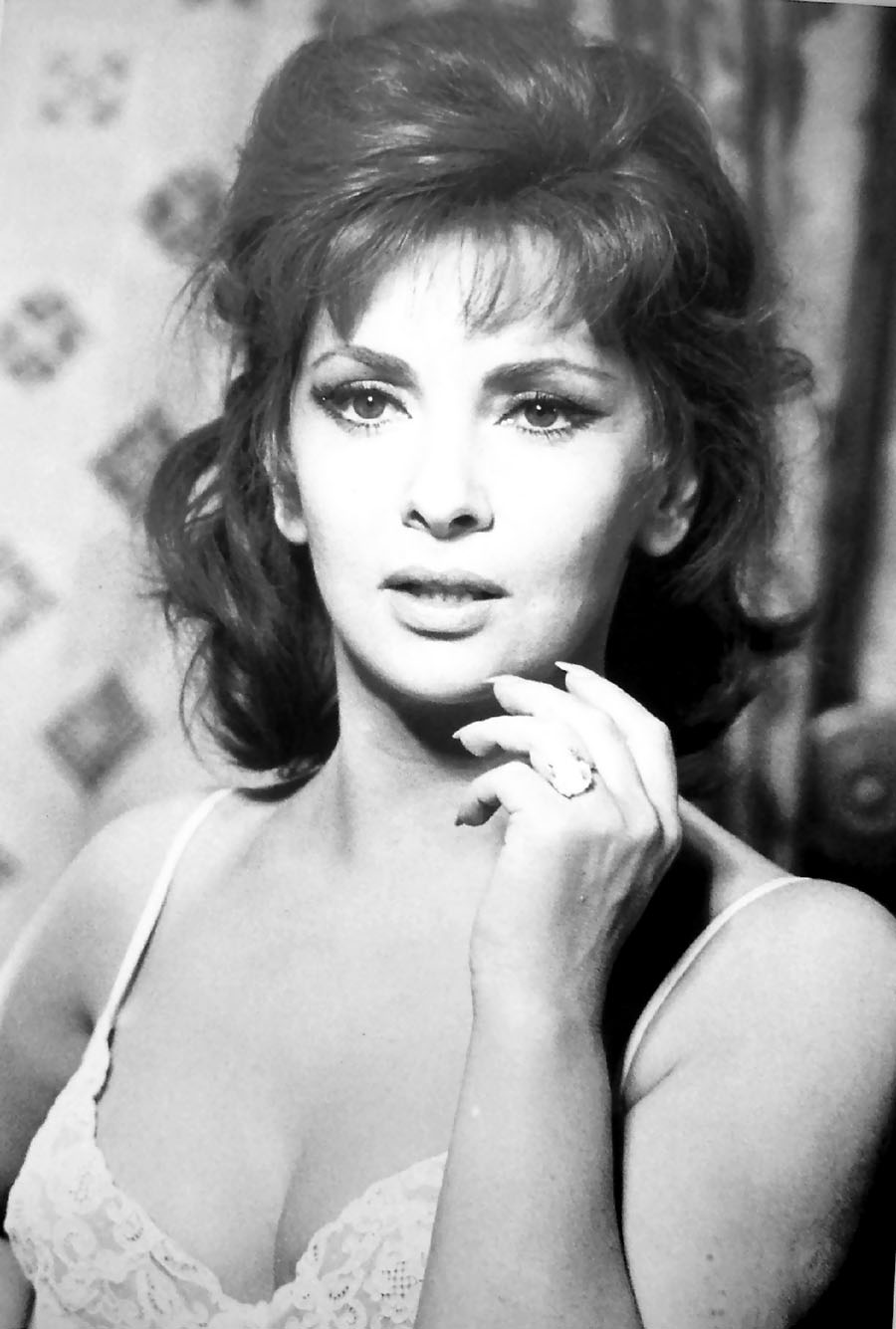 womens vintage style  gina-lollobrigida-circa-1961-01.jpg