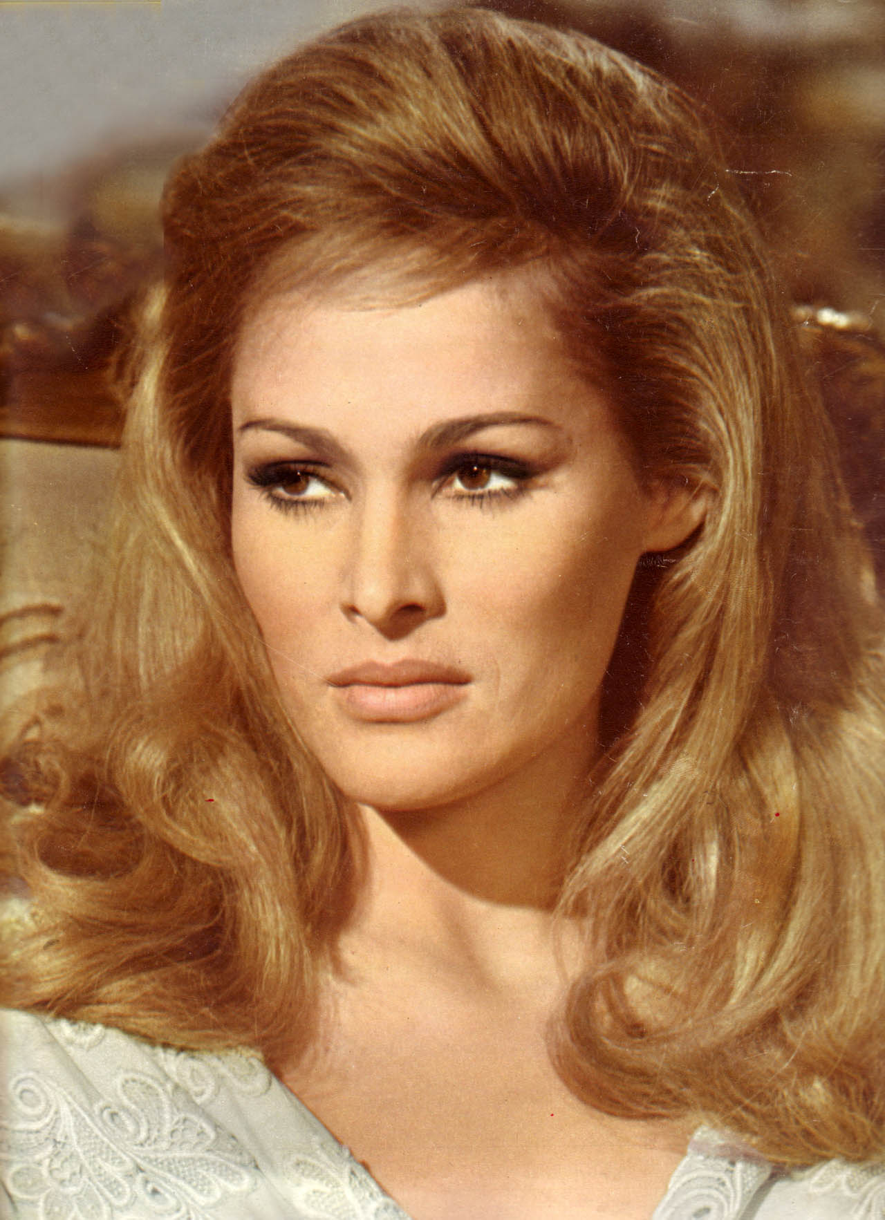 ursula-andress-1966-03.jpg