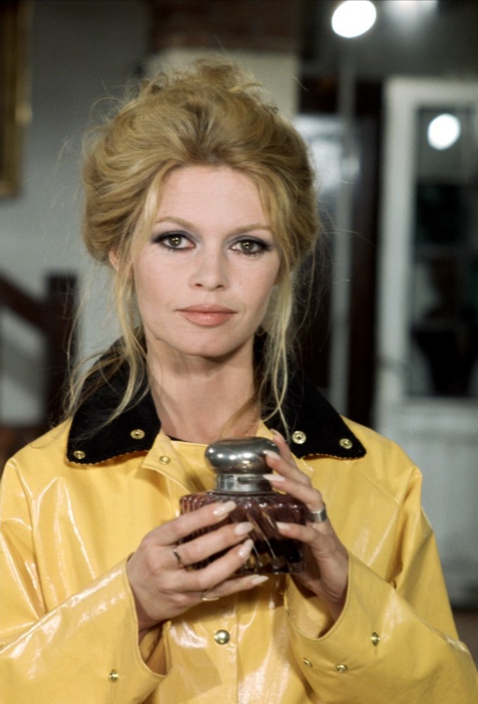 vintage clothing  brigitte-bardot-ours-et-la-poupee-1969-07.jpg