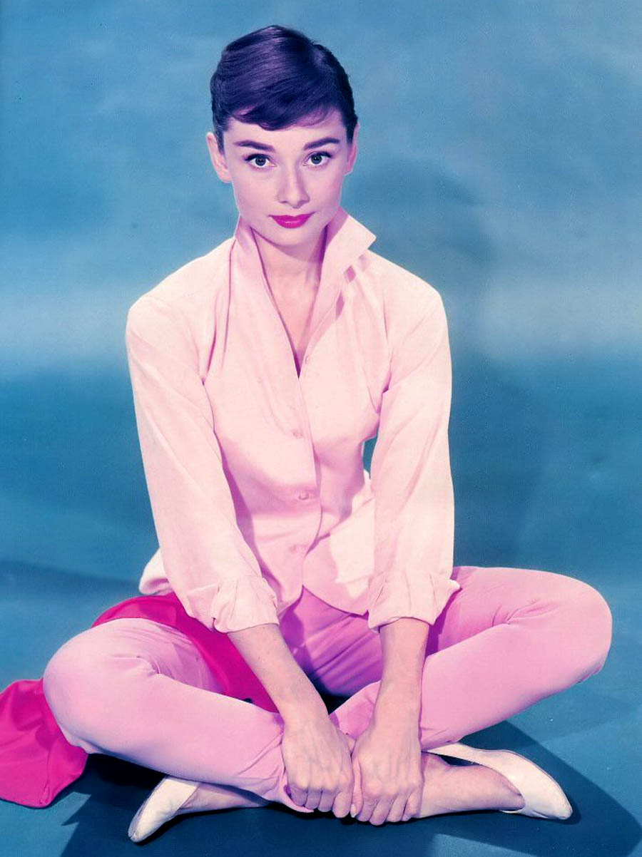 1950 fashion  audrey-hepburn-circa-1956-02.jpg